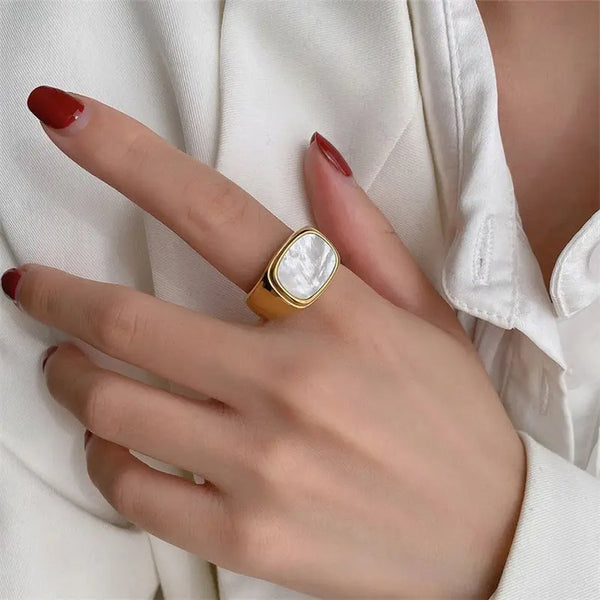 Women's Fashion Stainless Steel Ring Black And Golden US5 – Posh Atomic